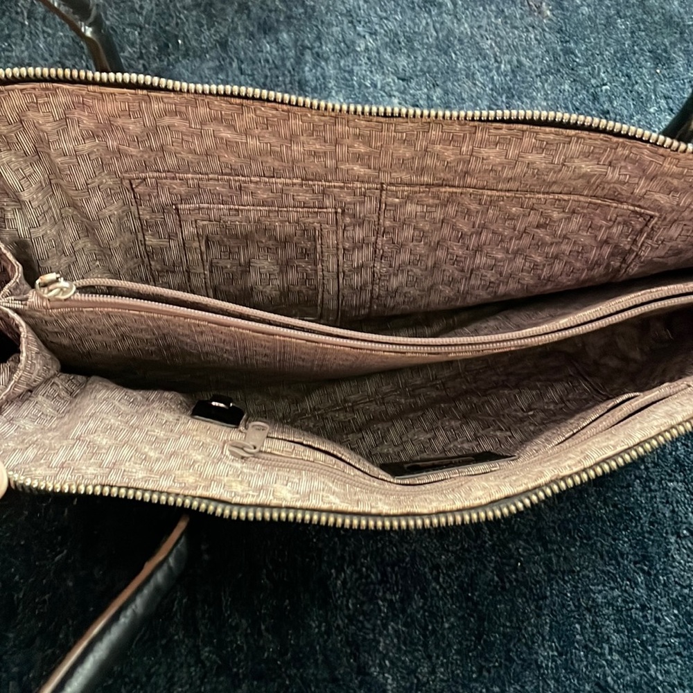 Hobo handbag.